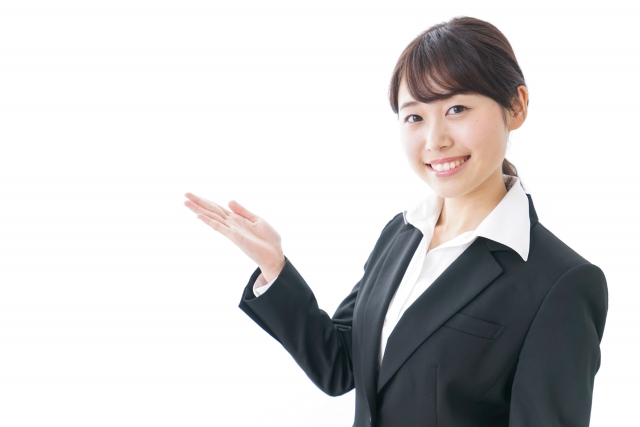 お問い合わせ担当の女性